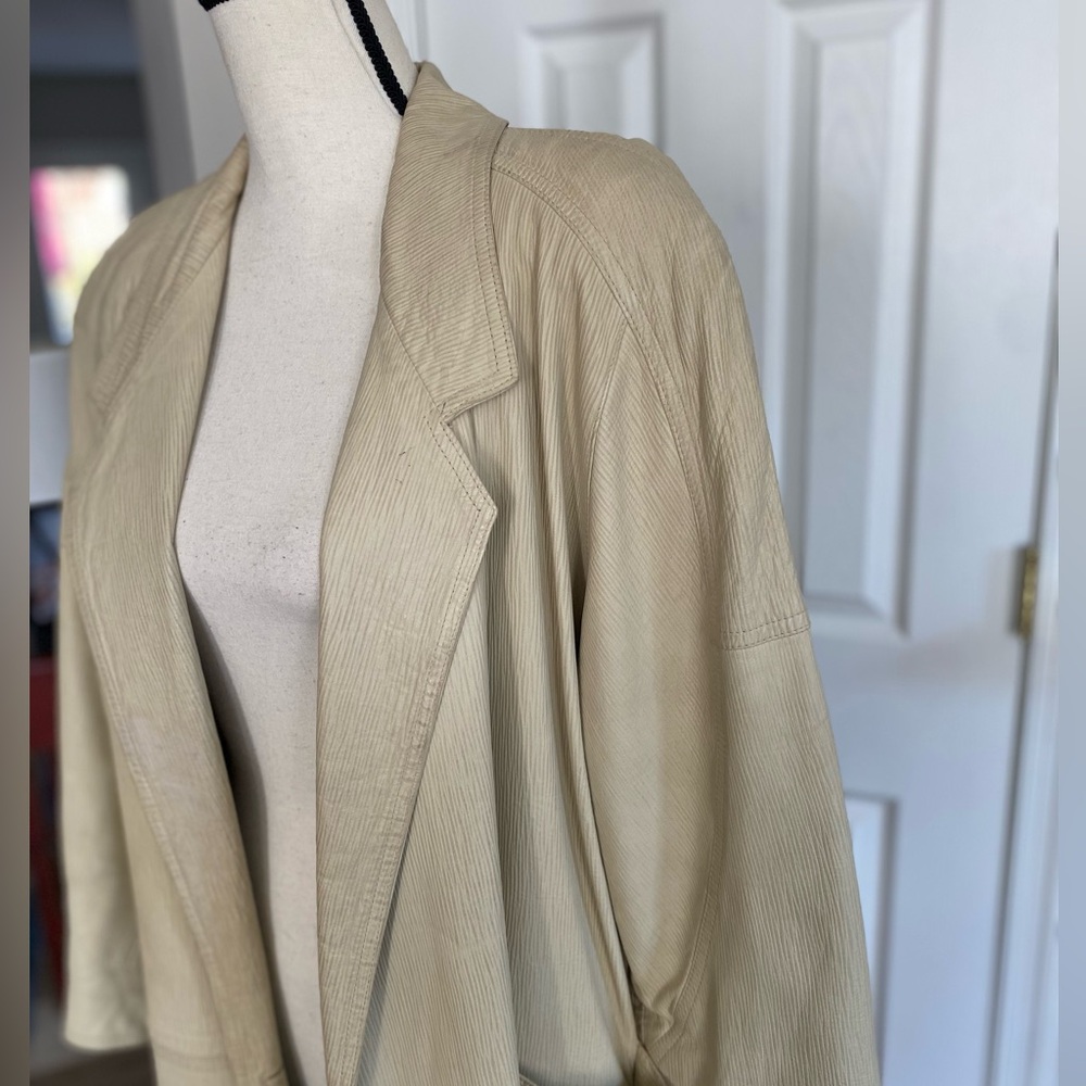 RARE EUROPEAN VINTAGE LEATHER JACKET WITH SHOULDER PADS & POCKETS - Picture 14 of 16